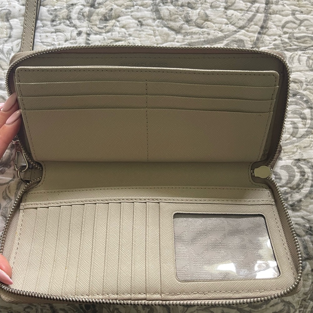 Brand New Michael Kors Wristlet Wallet. NEVER USED